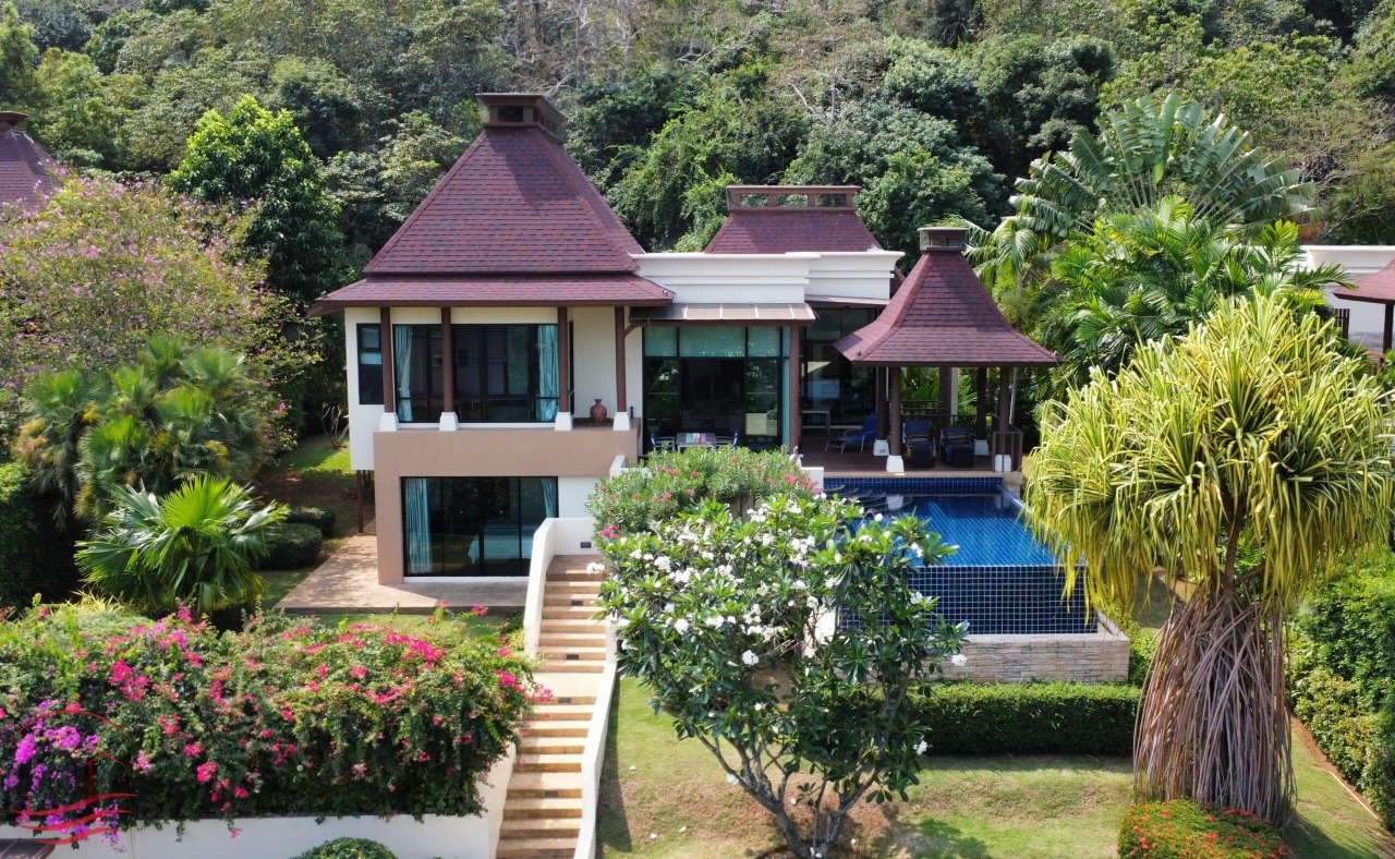 Fully Furnished Balinese Pool Villa Sea View Sale