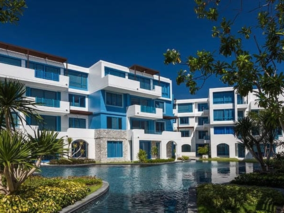 Pristine Beachfront Condo Ocean View Living