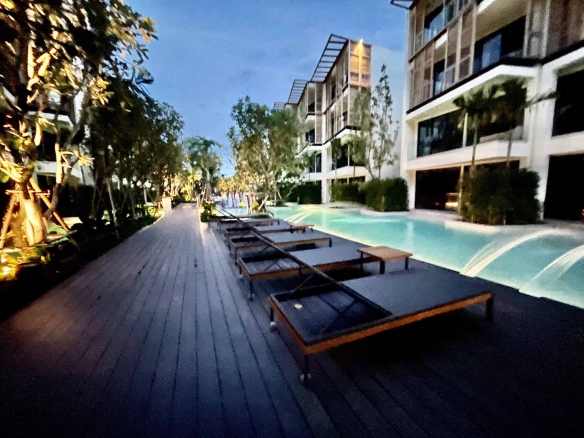 Luxurious Beach Condo Ocean View Living Space