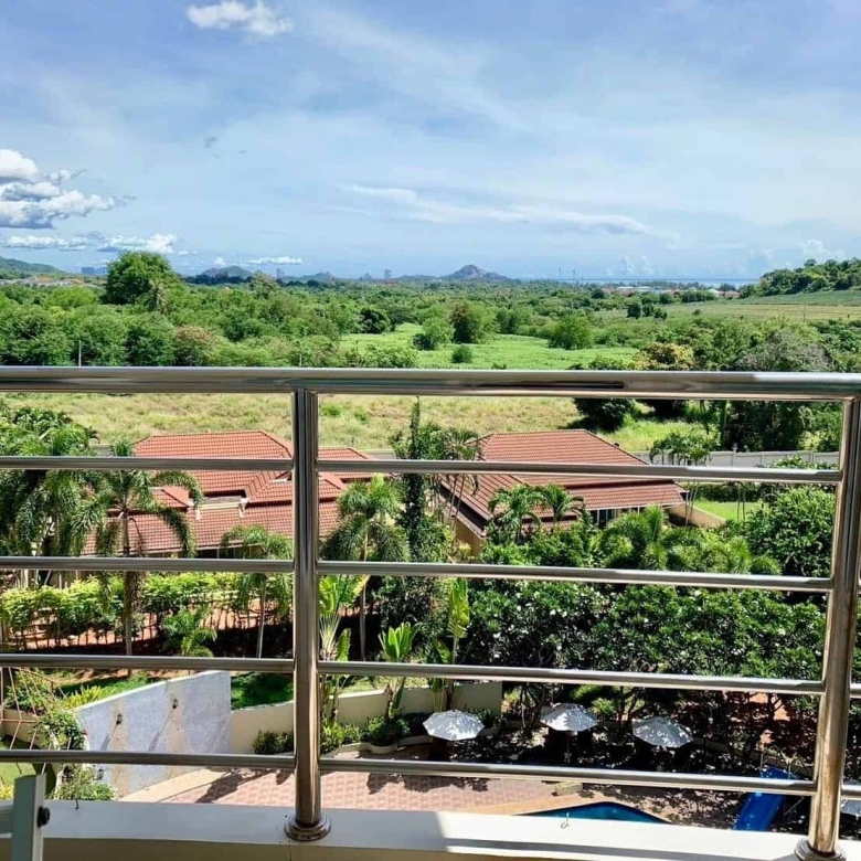 Spacious Two Bedroom Condo Mountain Scenery