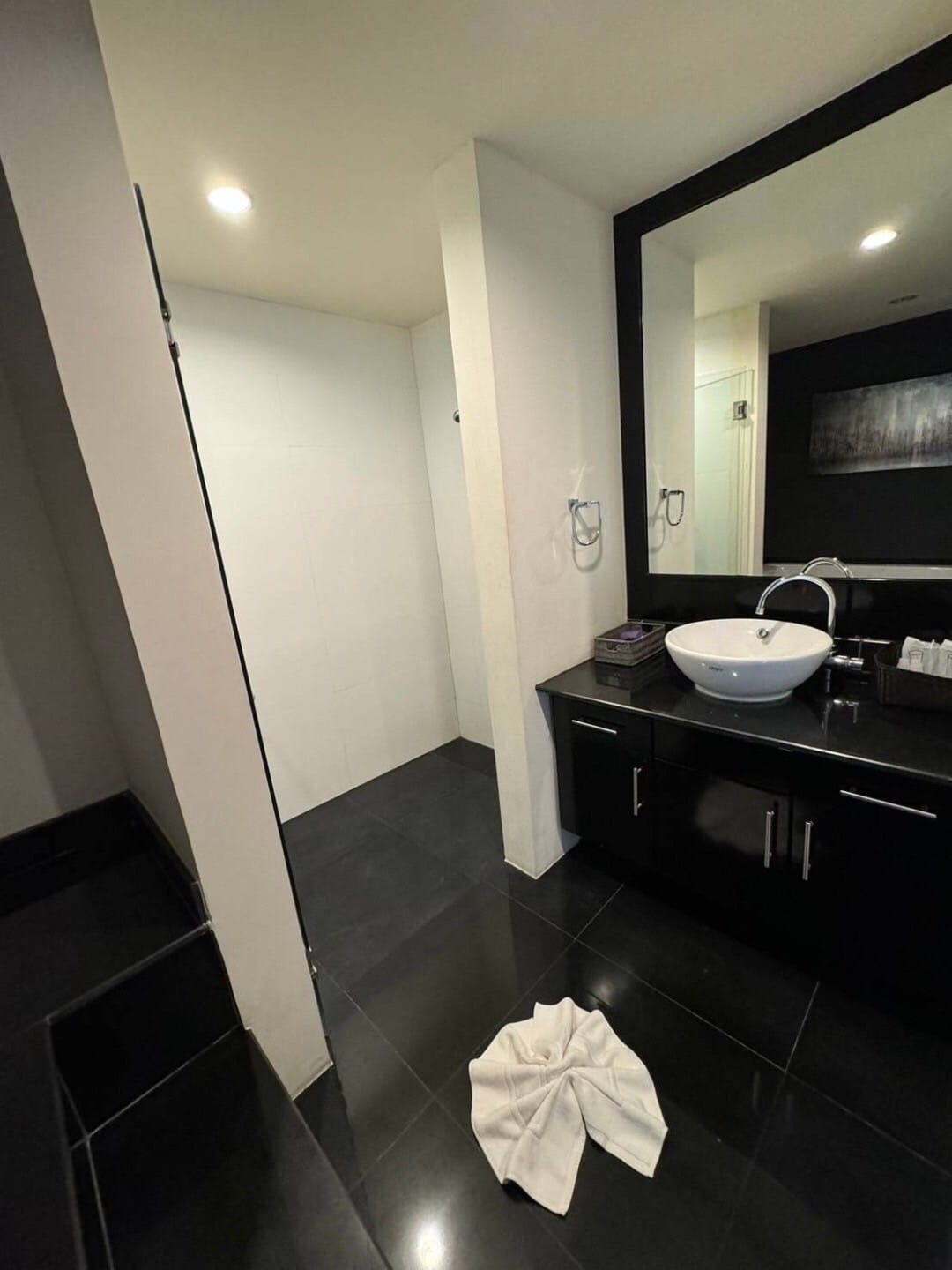 Elegant Luxury Condo Mountain Views