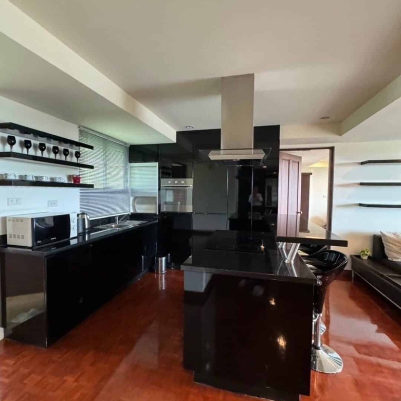 Spacious Condo Beautiful Mountain Views