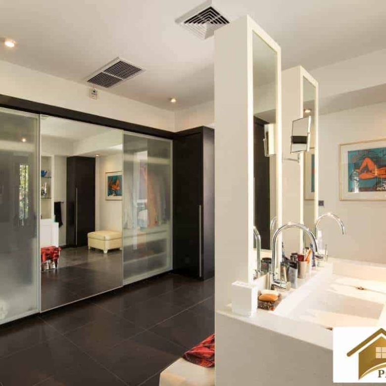Executive Villa Swimming Pool Pristine Golf Setting