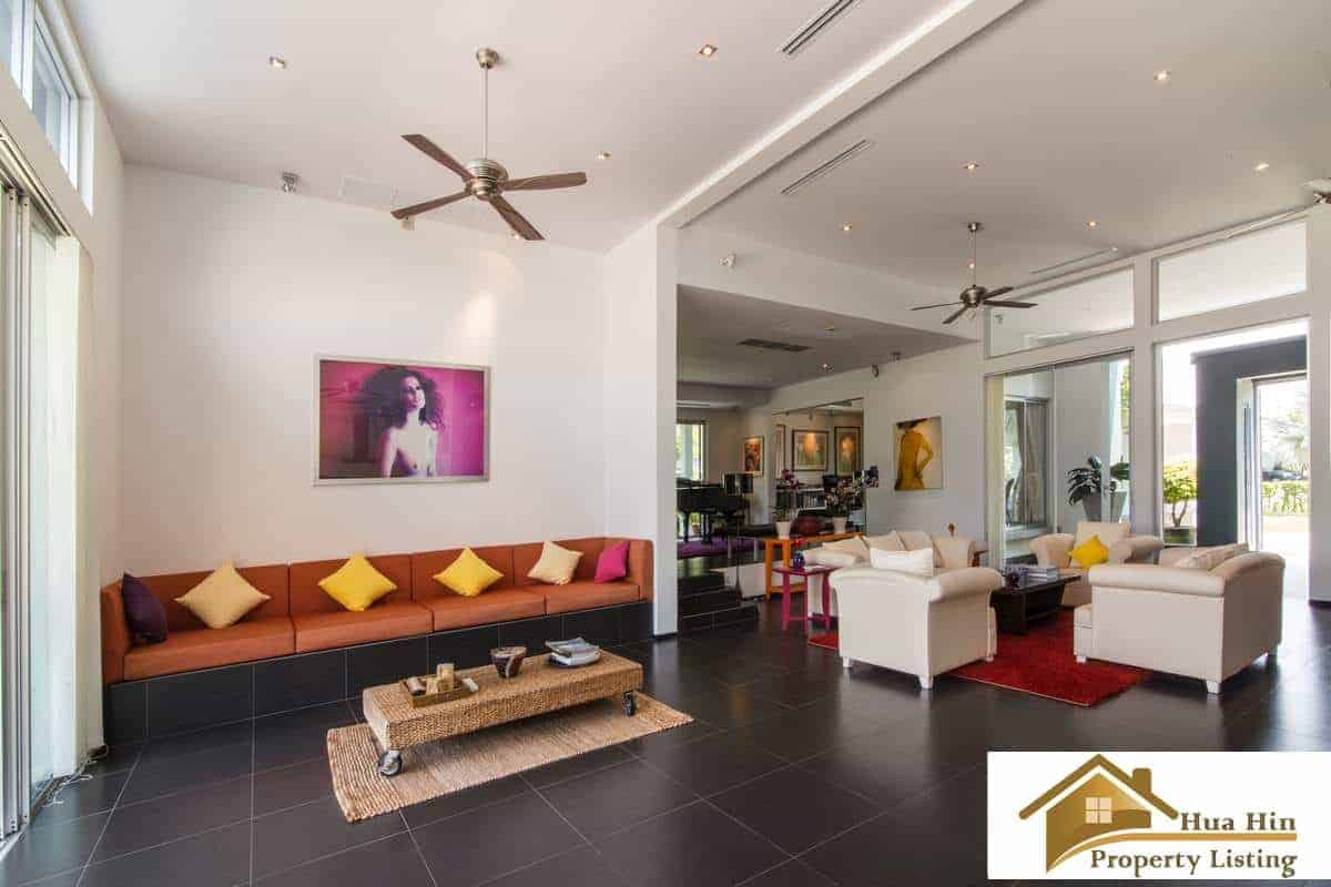 Upscale Home Golf Course Access Designer Pool Villa Landscaped Outdoor Living