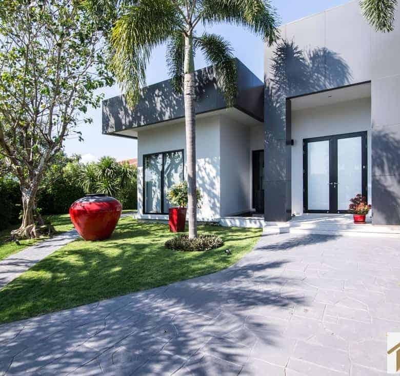 Sleek contemporary design Baan Ing Phu property