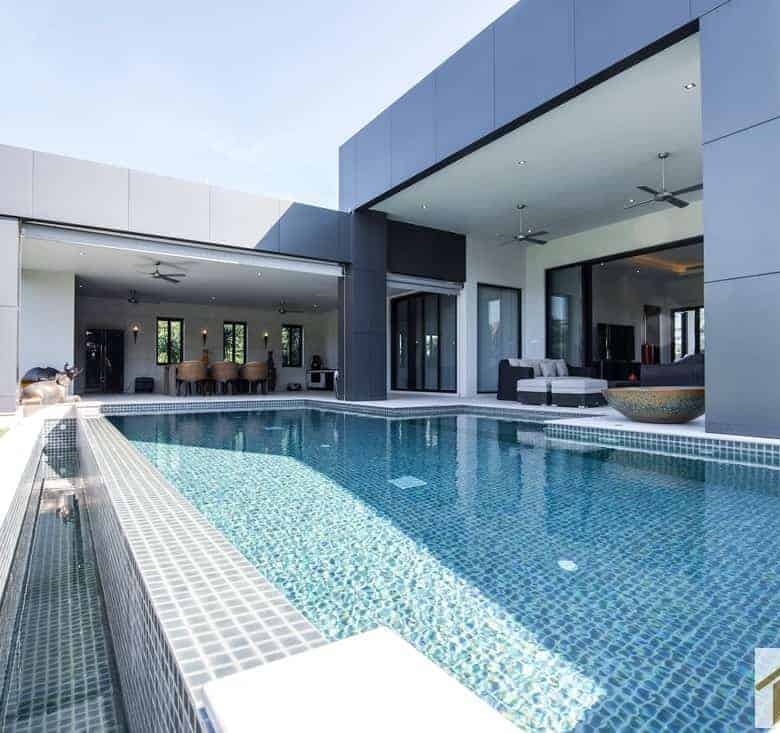 Modern villa security system advanced features