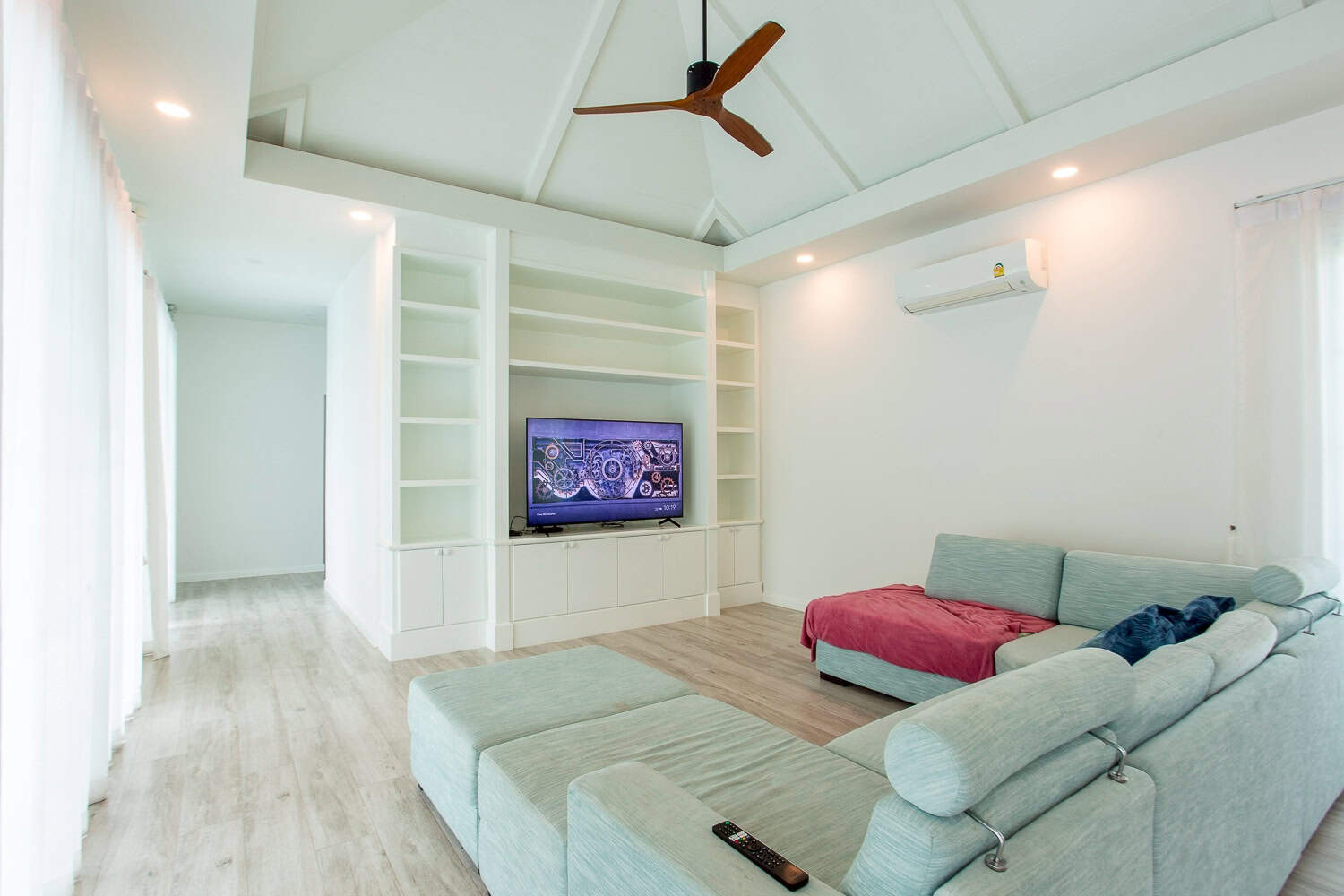 Villa Terrace Mountain Views