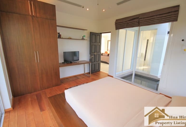 Sophisticated Baan Ing Phu villa private pool