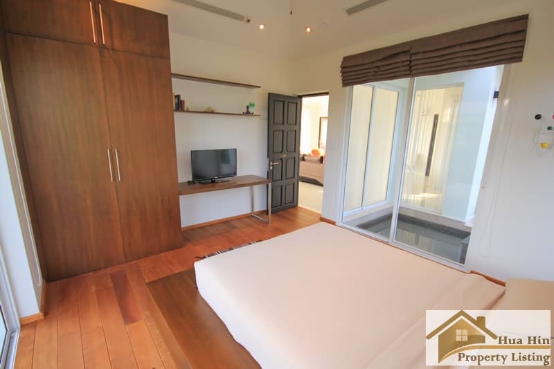 Sophisticated Baan Ing Phu villa private pool