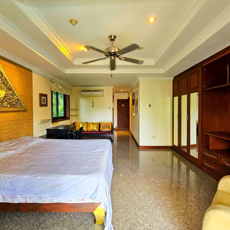 Contemporary Villa Office Study Room