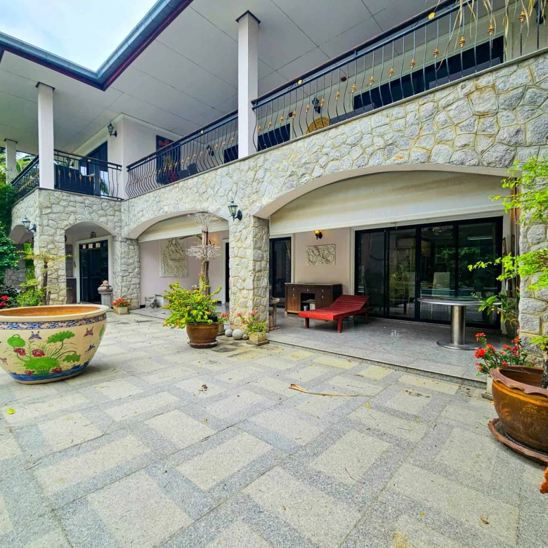 Elegant Villa Entrance Foyer Area
