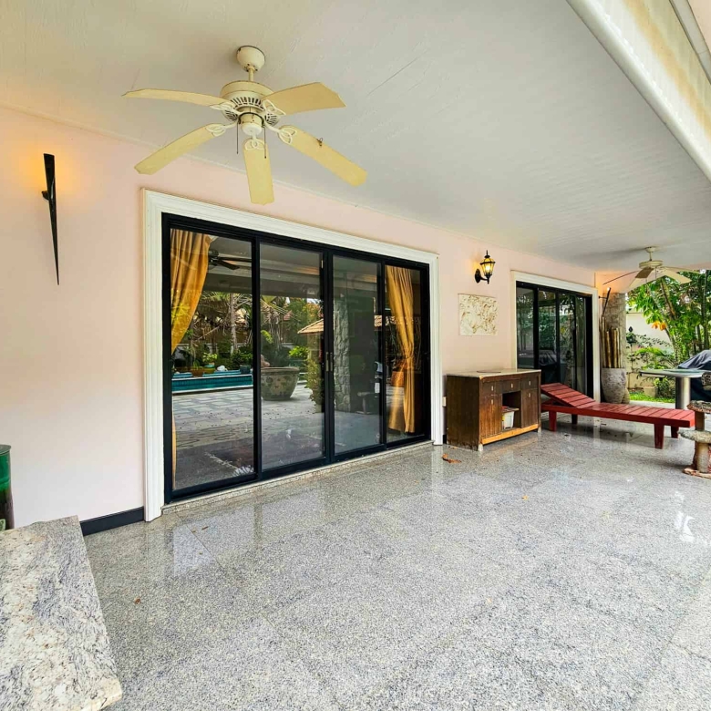 Beautiful Villa Terrace Pool Deck Area