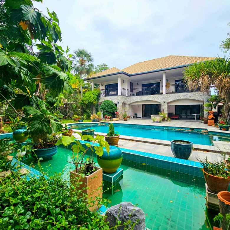 Luxury Pool Villa for Sale in Hua Hin Soi 114 Near Bluport Shopping Mall