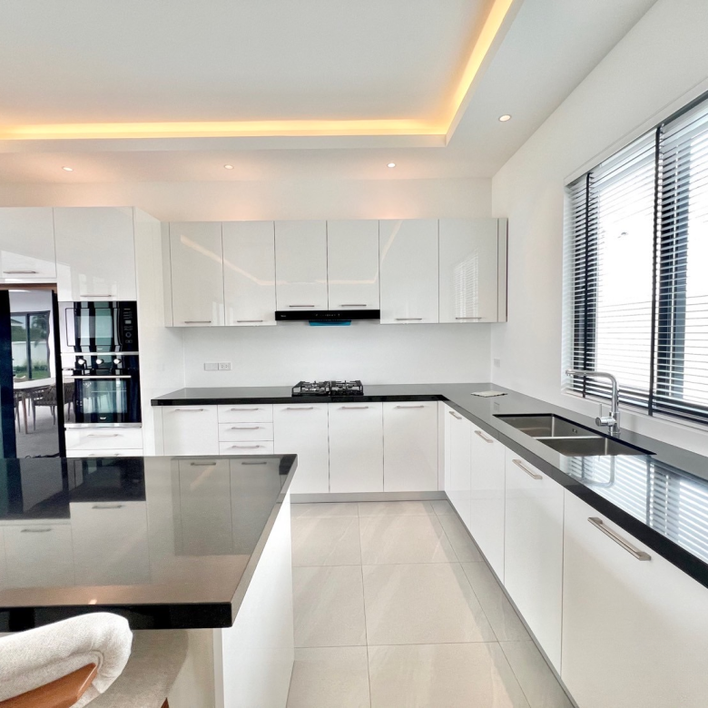 Brand New Luxury Construction