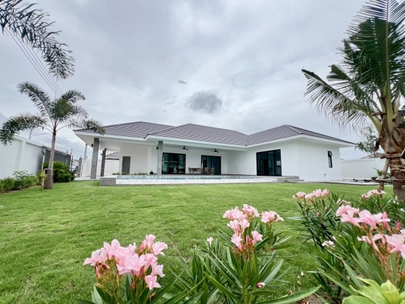 Brand New Luxury Pool Villa For Sale