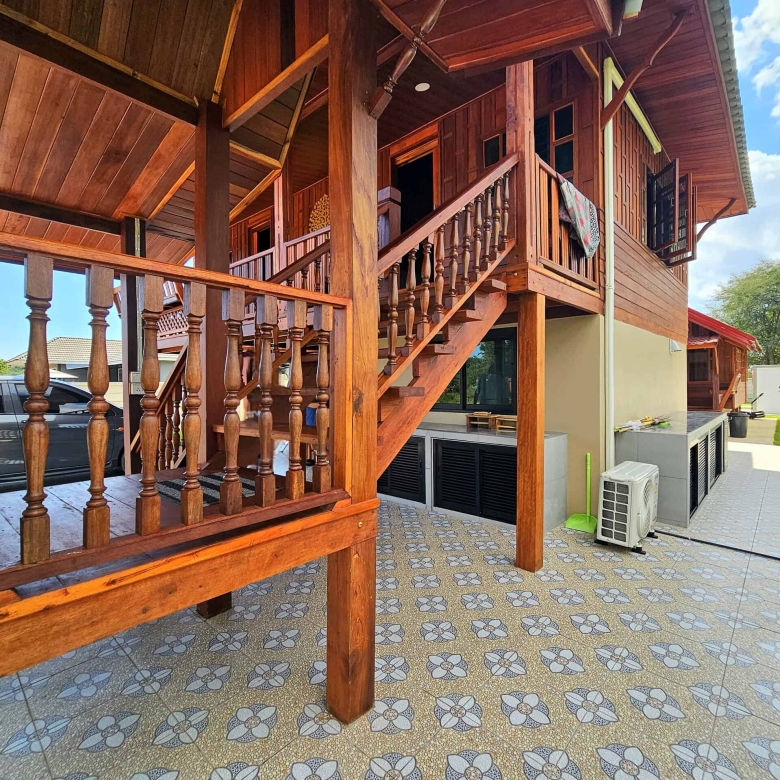 Beautiful Thai Style Pool Property