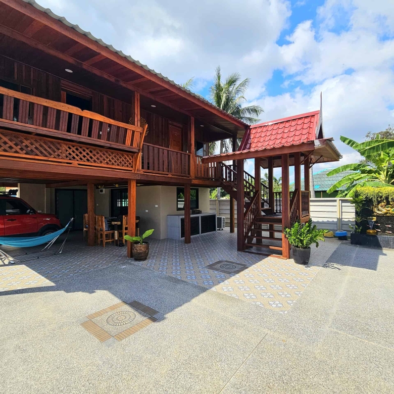 Beautiful Thai Style Swimming Pool Home