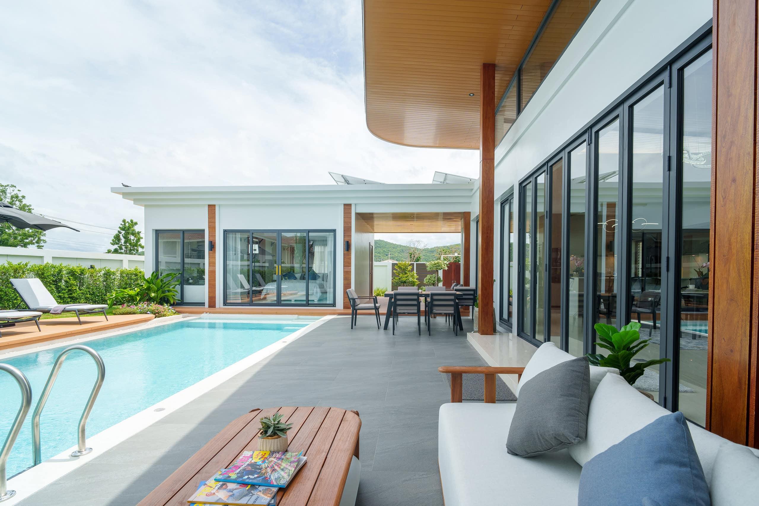 Luxury Contemporary Villa Tropical Design Sale