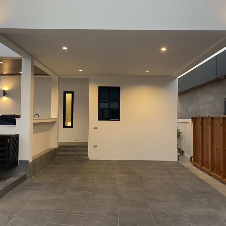 Solar Powered Luxury Villa Hillside Location