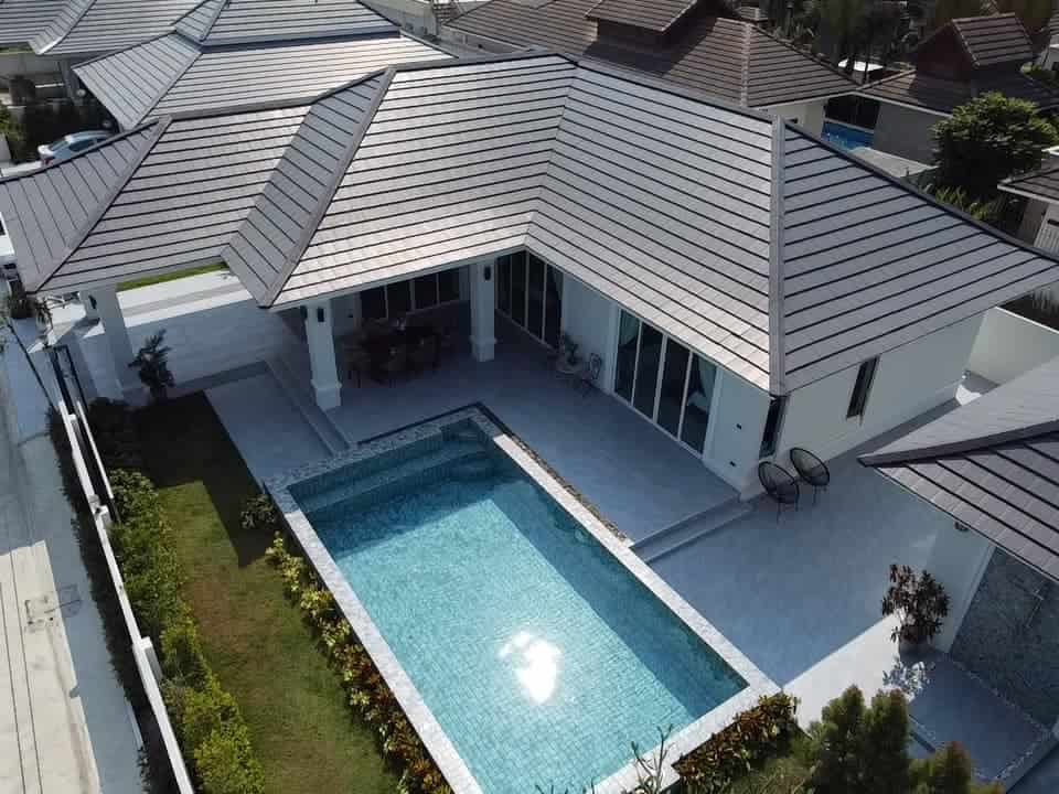 Attractive Front Yard Landscape Spa Bathroom Luxury Amenities Relaxation