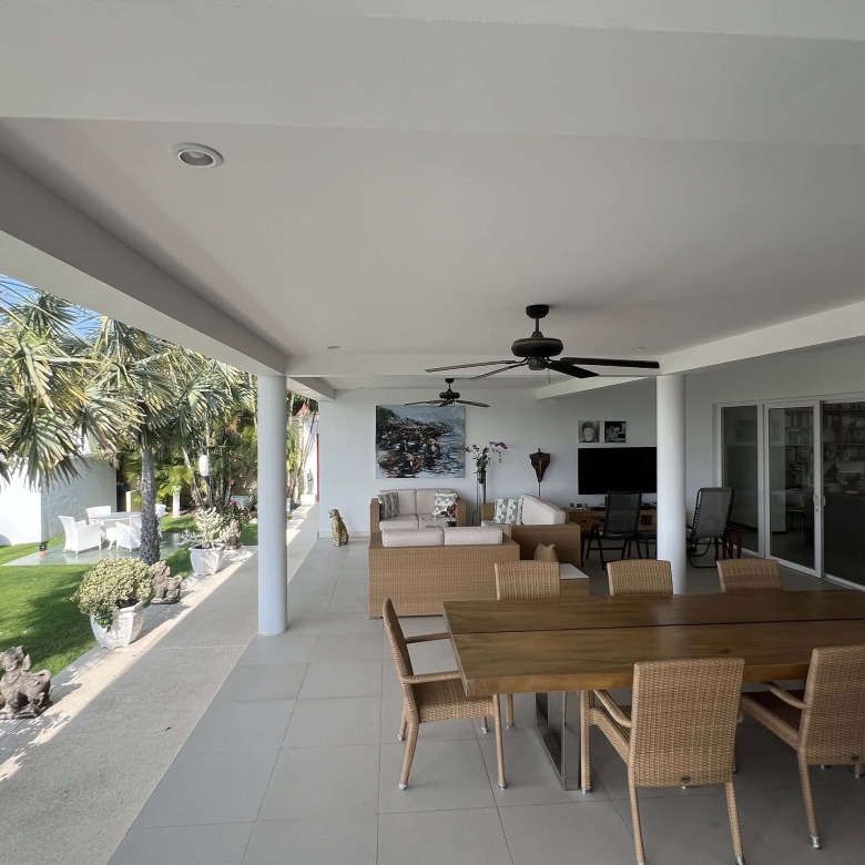 Hua Hin contemporary villa living