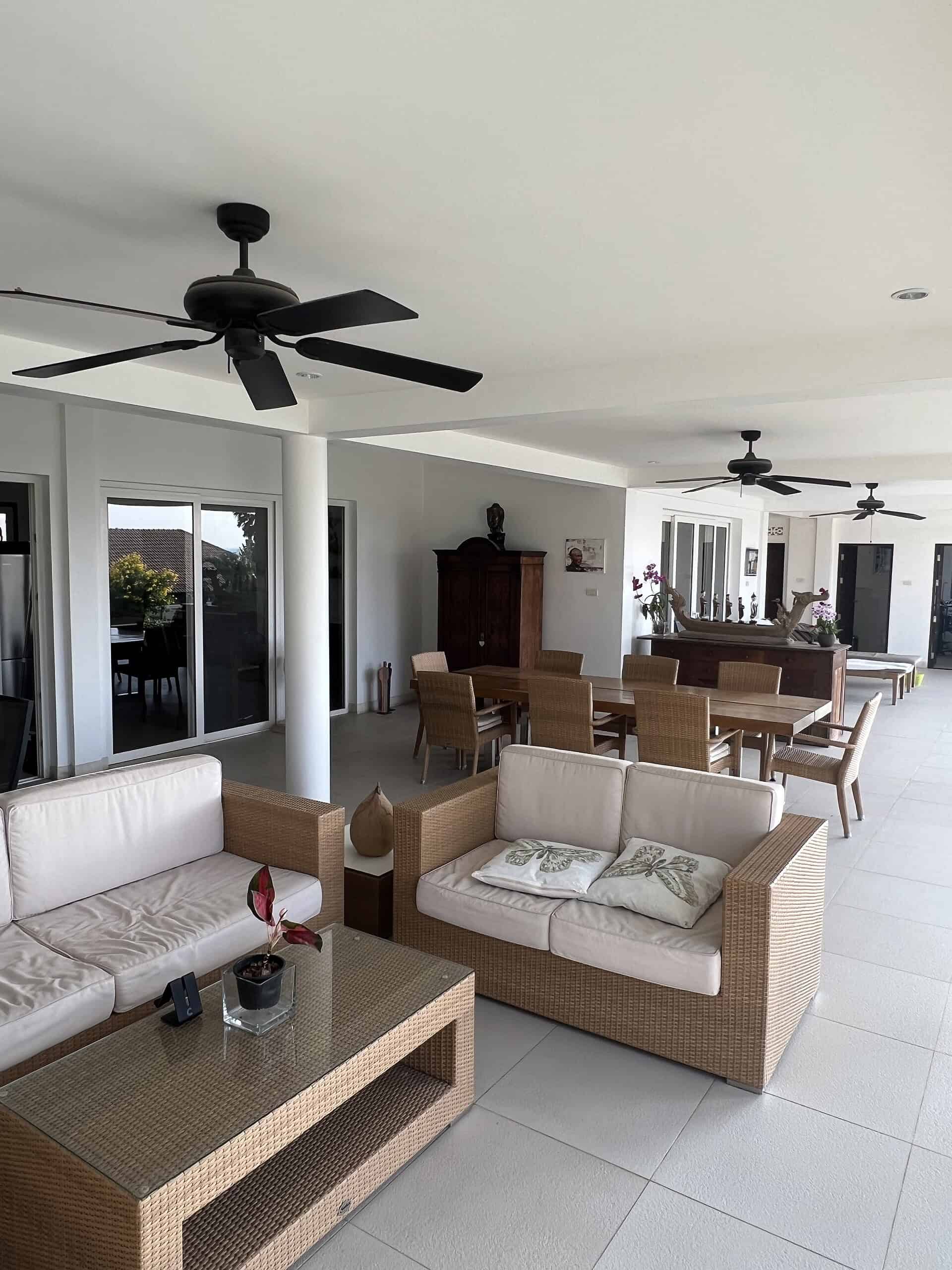 Modern Villa with Swimming Pool Luxury Luxury villa modern pool features