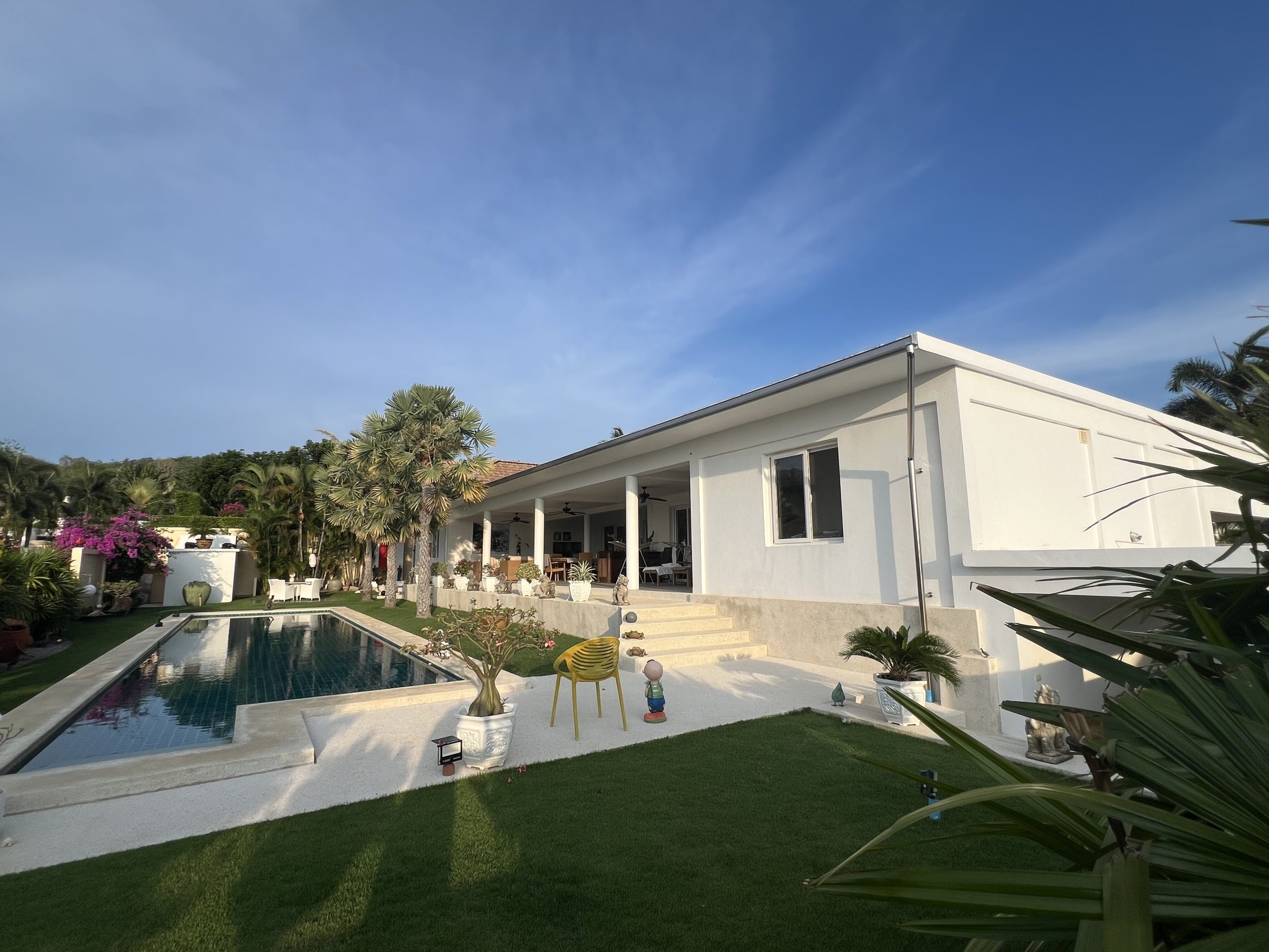 Modern pool villa Hua Hin luxury living