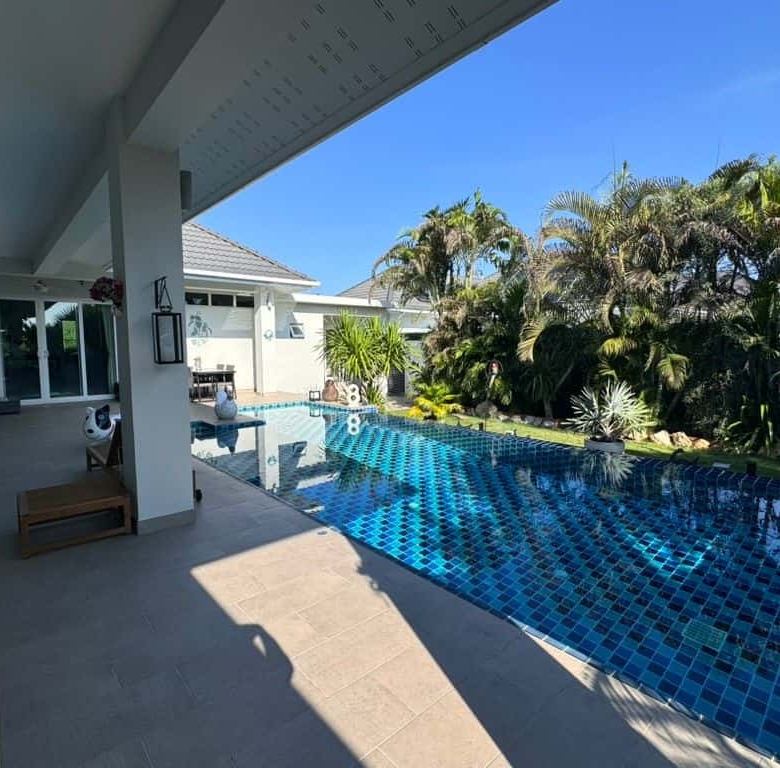 Beautiful Hua Hin Villa with Swimming Pool