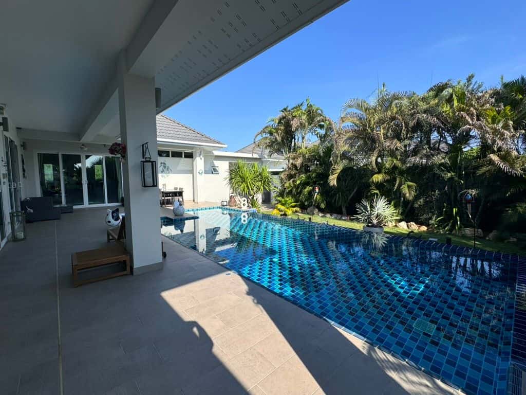 Beautiful Hua Hin Villa with Swimming Pool