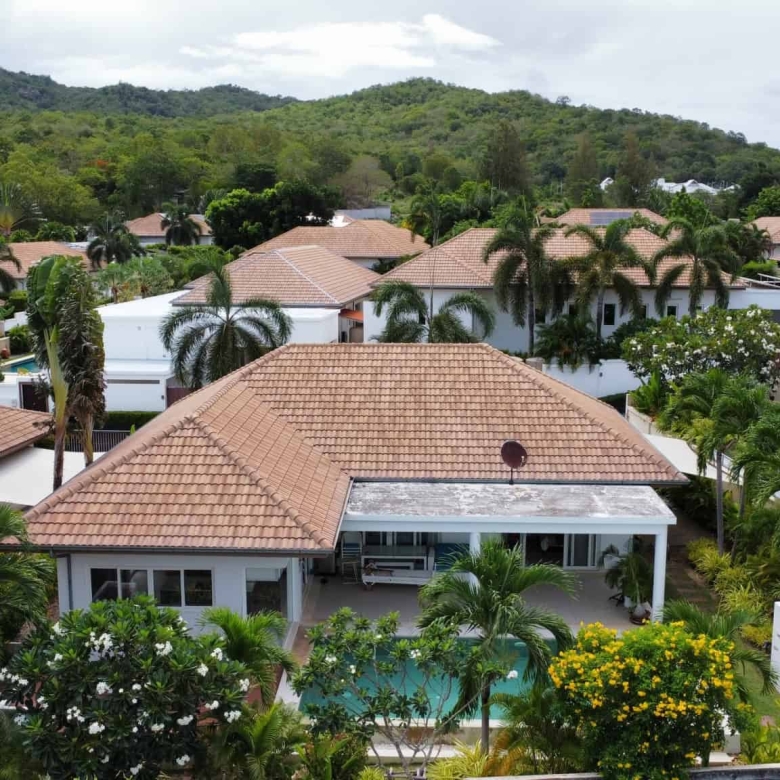 Stunning Villa Home with Swimming Pool