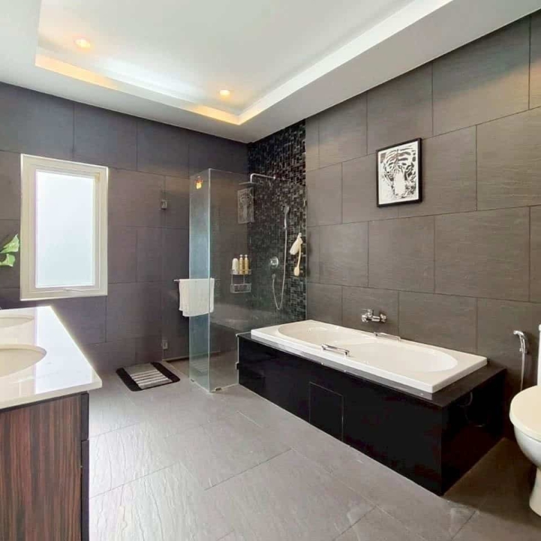 Modern Pool Villa for Sale Near Golf Championship