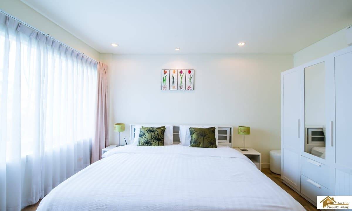 Contemporary Bedroom Peaceful Atmosphere