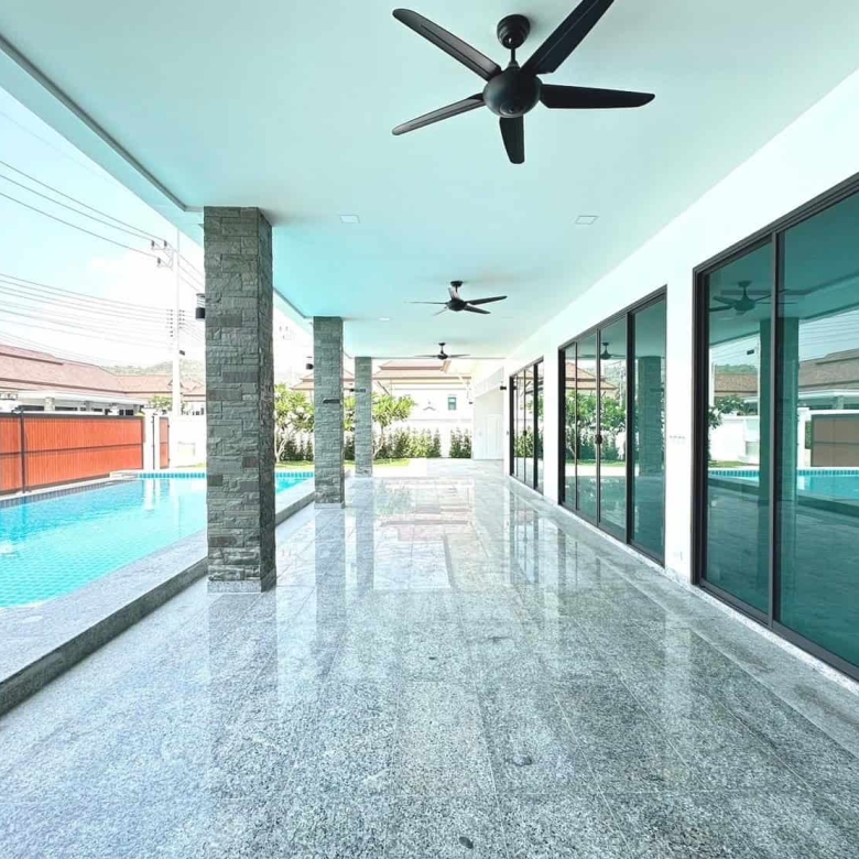 Modern Tropical Villa Swimming Pool Area
