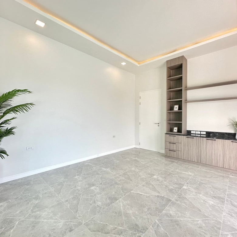 Family Home Tropical Landscaping Private Pool