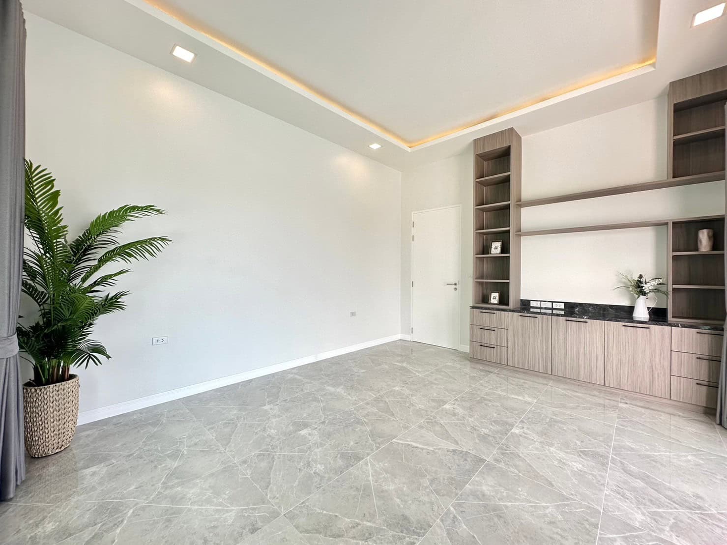 Family Home Tropical Landscaping Private Pool