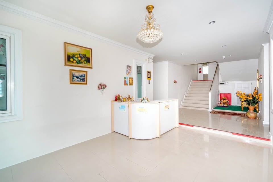 Prime Location Multi Unit Investment Building Thailand