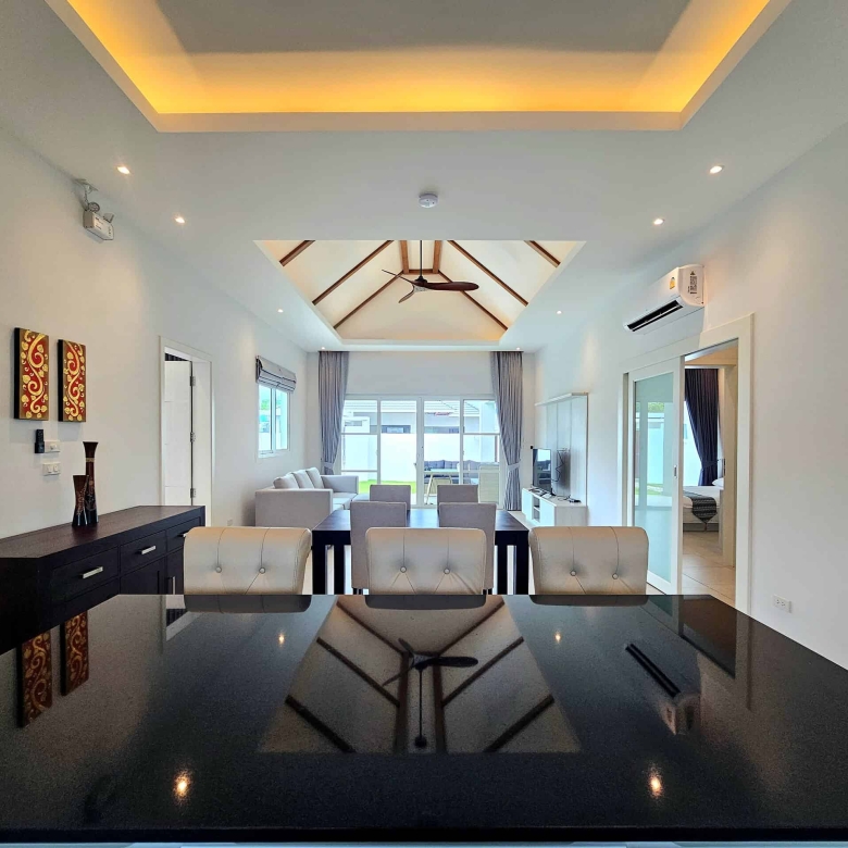Villa outdoor dining entertainment area