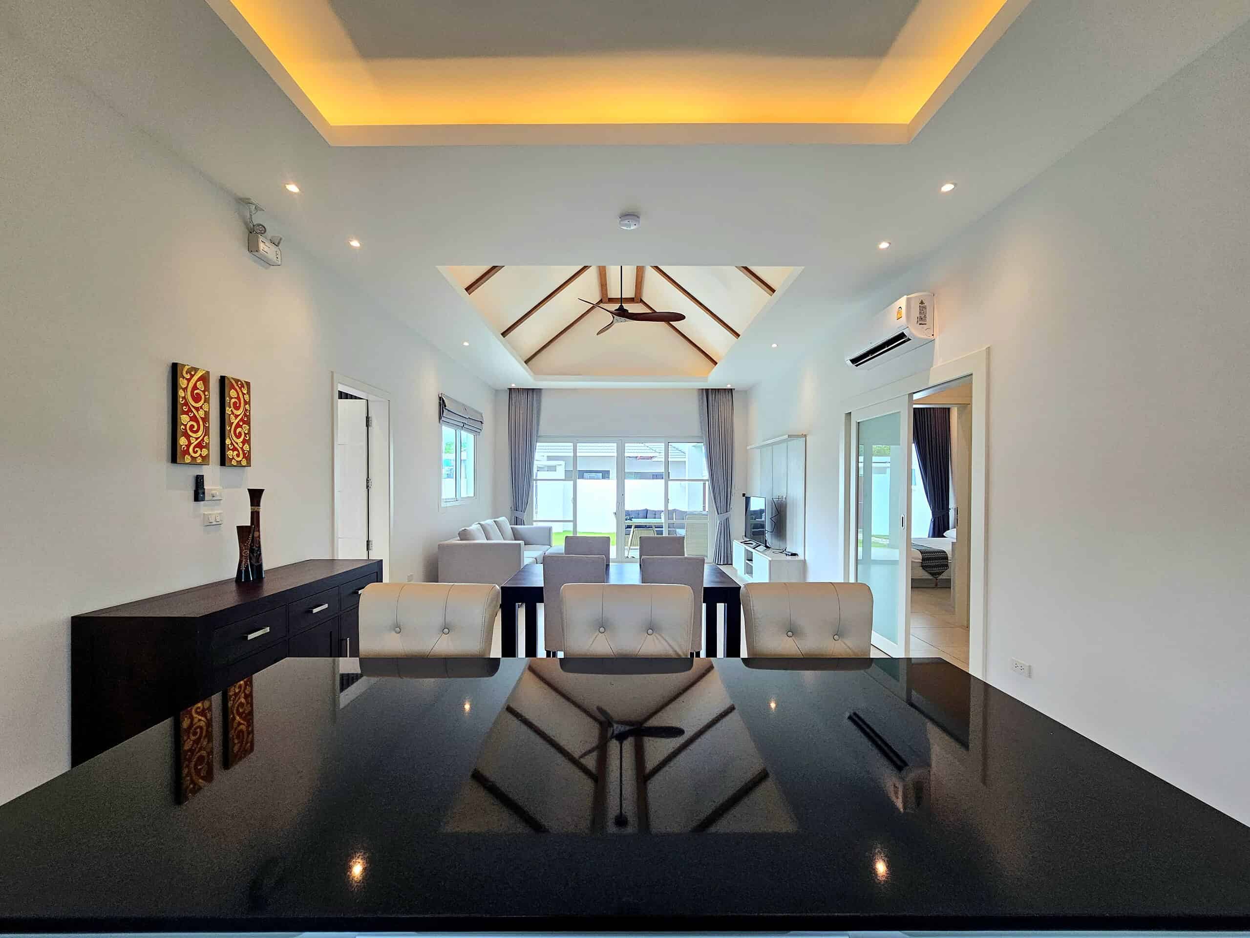 Quality Villa Construction Villa outdoor dining entertainment area