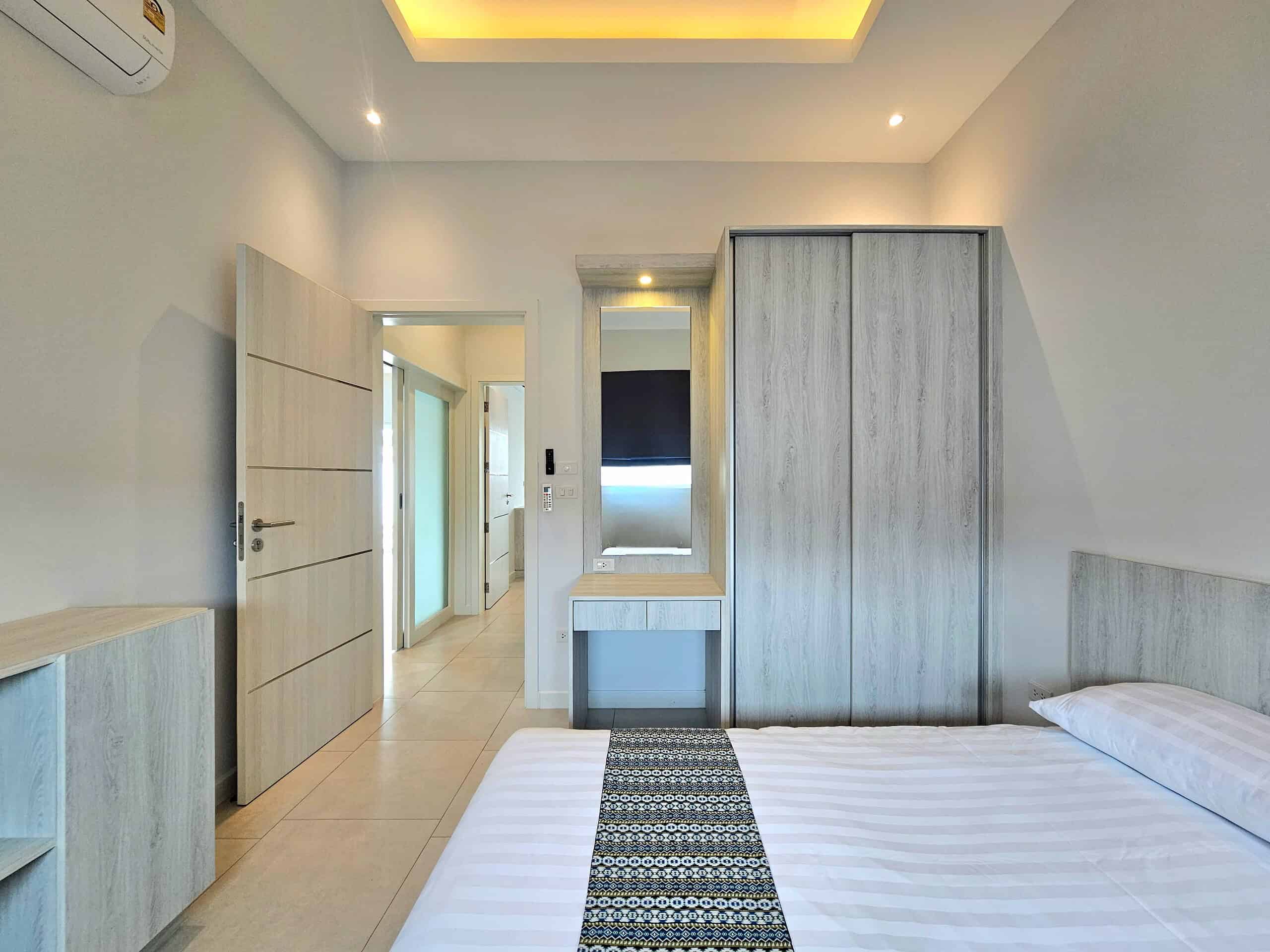 Outstanding Villa Residence Swimming pool water feature design