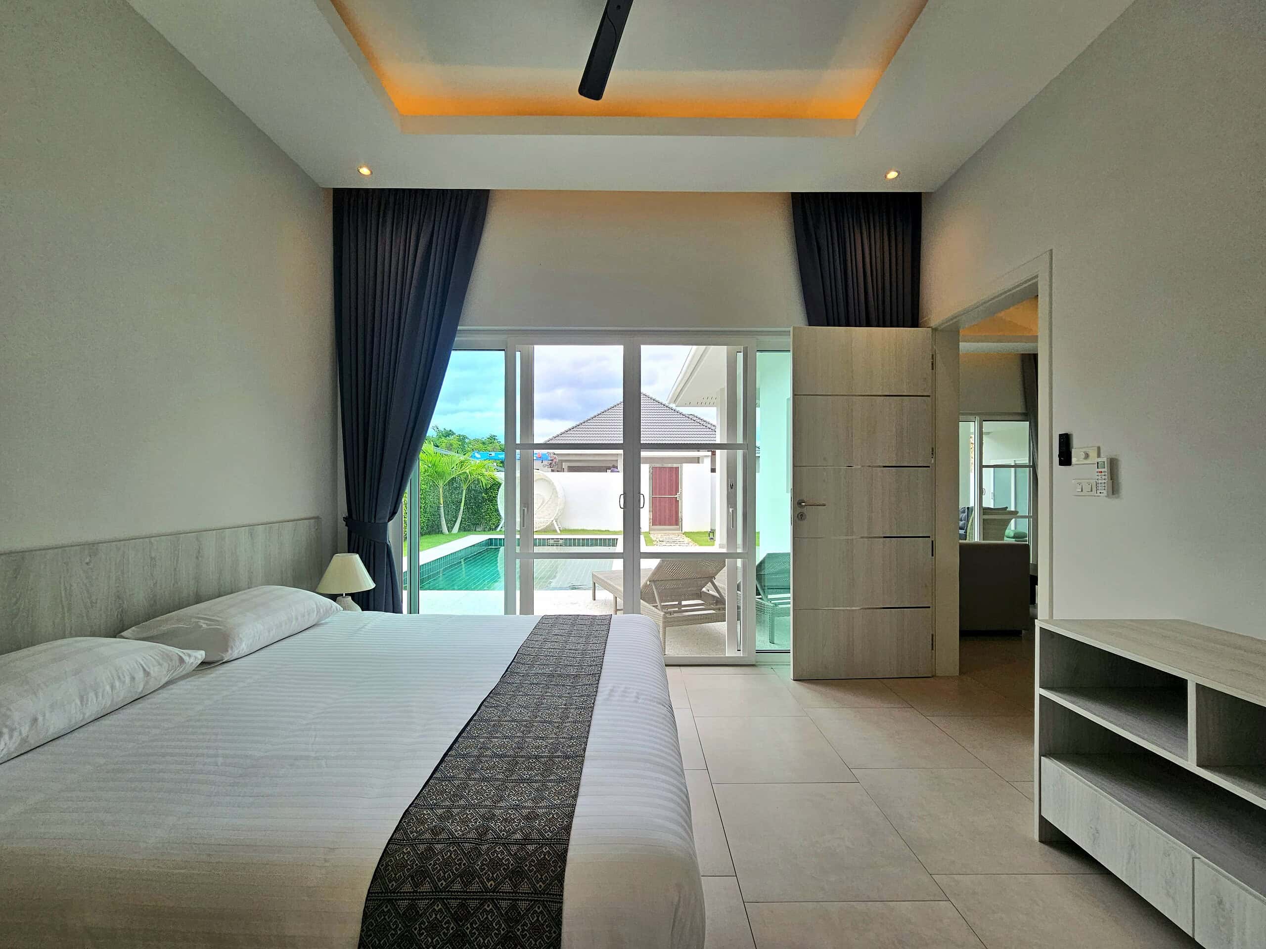 Wonderful Villa Environment Villa outdoor shower garden setting
