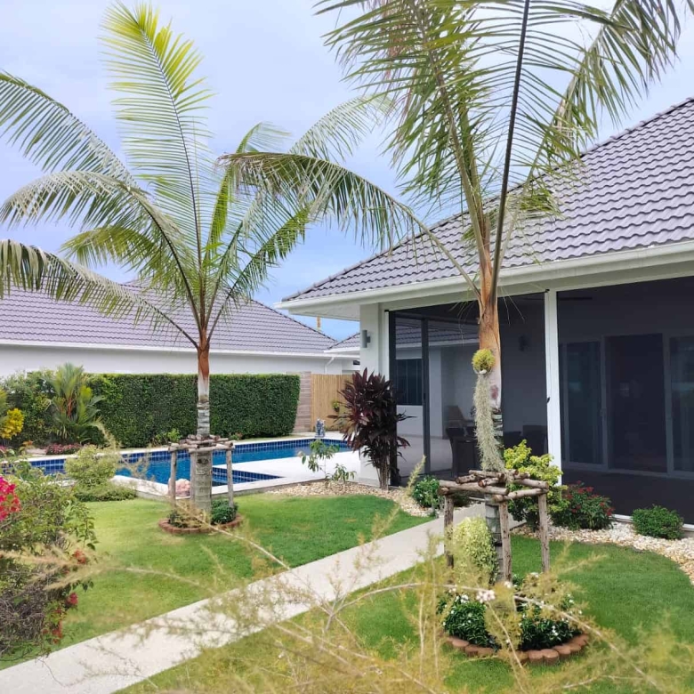 Swimming Pool Outdoor Entertainment Space