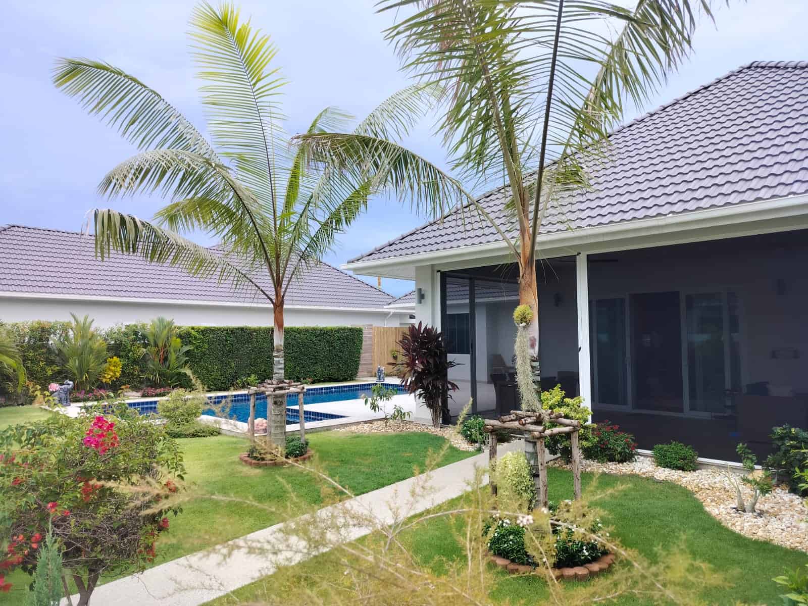 Swimming Pool Outdoor Entertainment Space