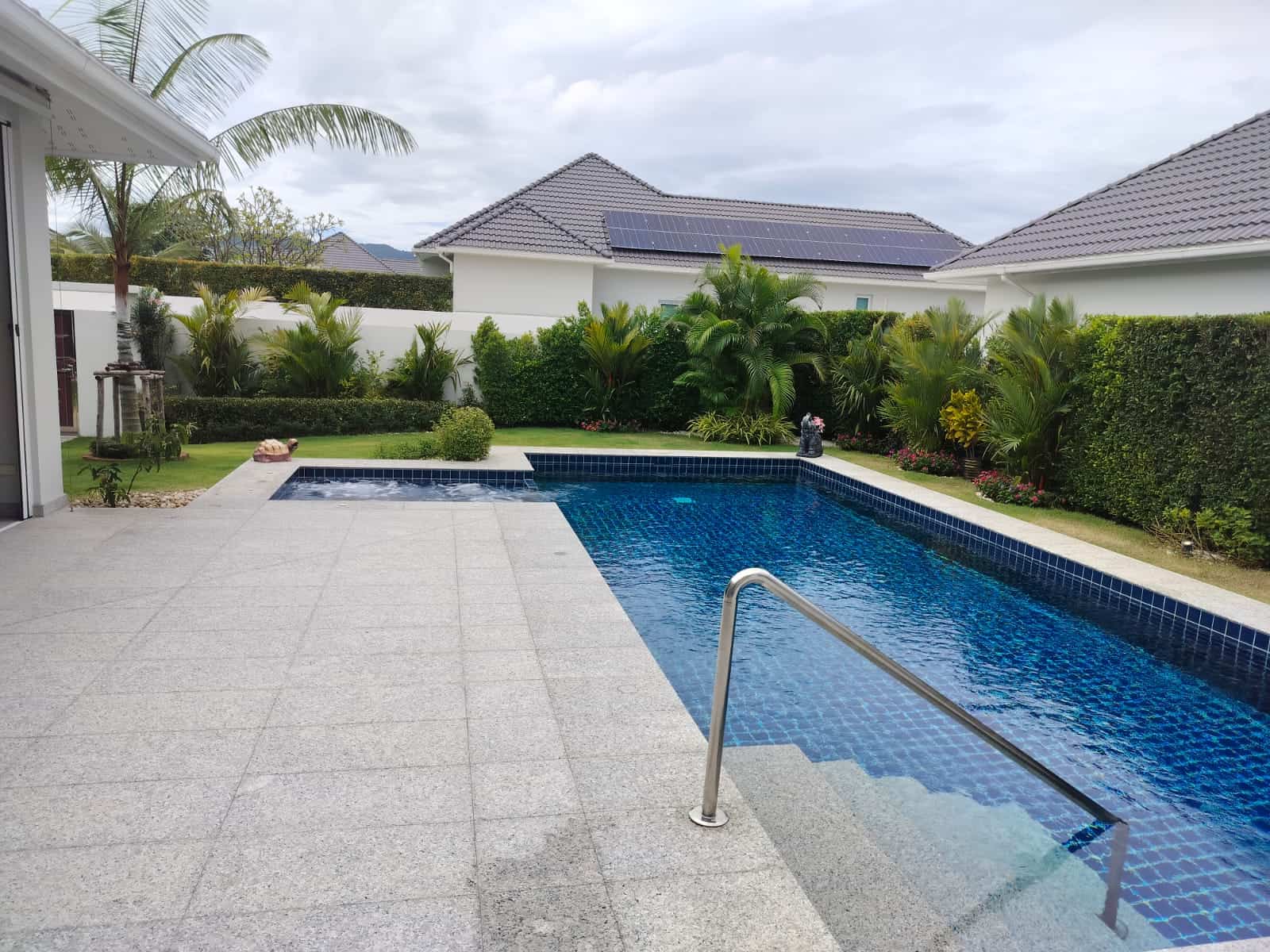 Spacious Balcony Mountain Golf Views