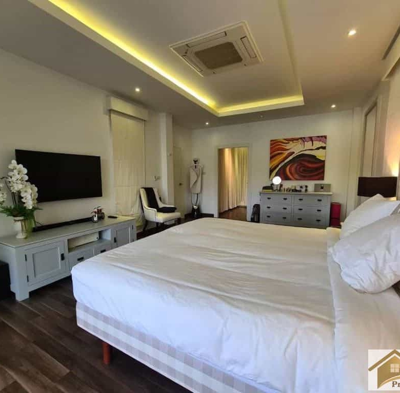 Spectacular Golf Course Villa with Pool Hua Hin