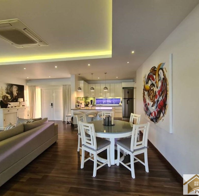 Contemporary Pool Villa Black Mountain Community