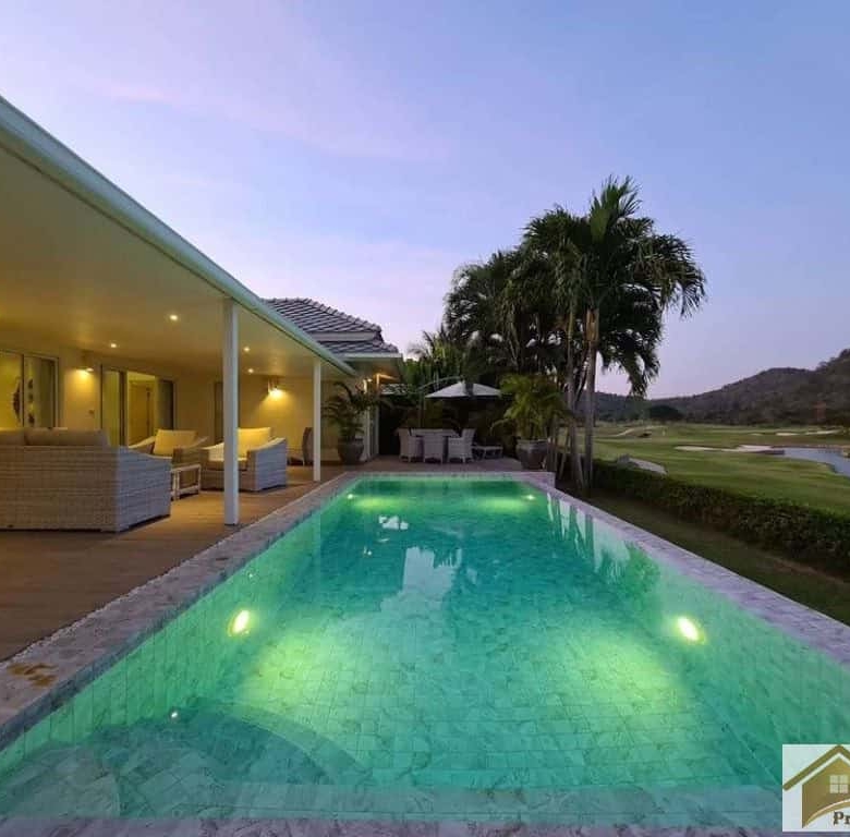 Black Mountain Golf Course Villa with Swimming Pool