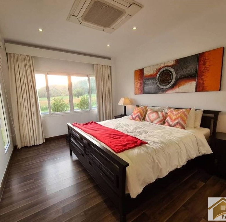 Beautiful Pool Villa Black Mountain Golf Development