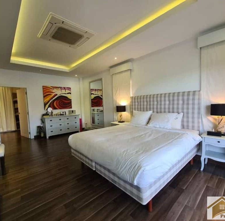 Elegant Villa Black Mountain Golf Course Thailand