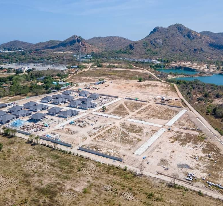 Contemporary pool villas in exclusive Tavisa project