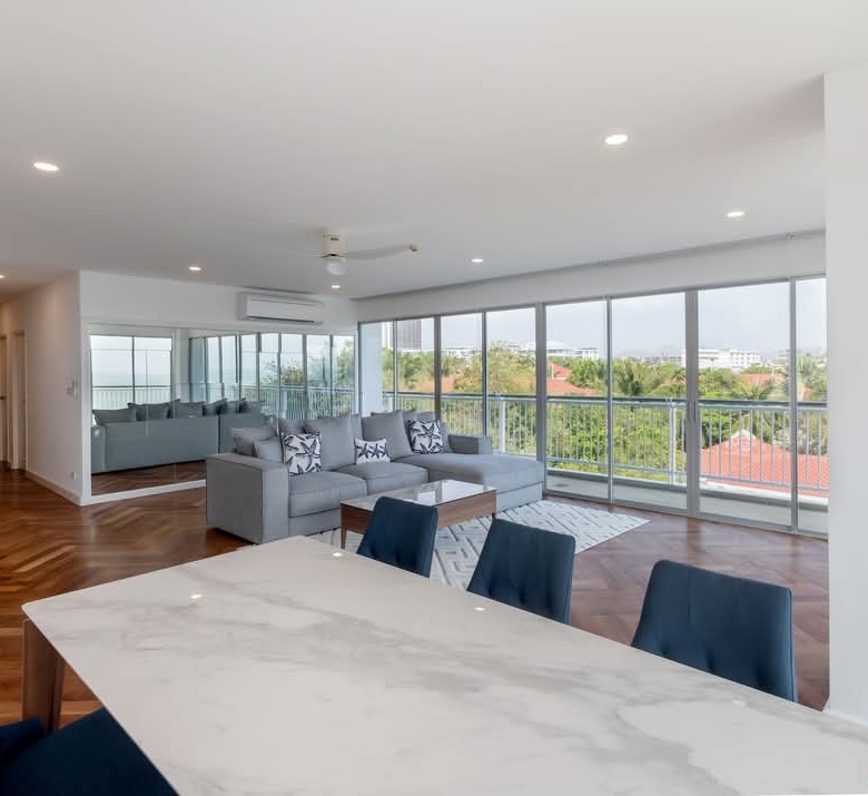 Stylish Beachfront Condo Incredible Ocean Scenery